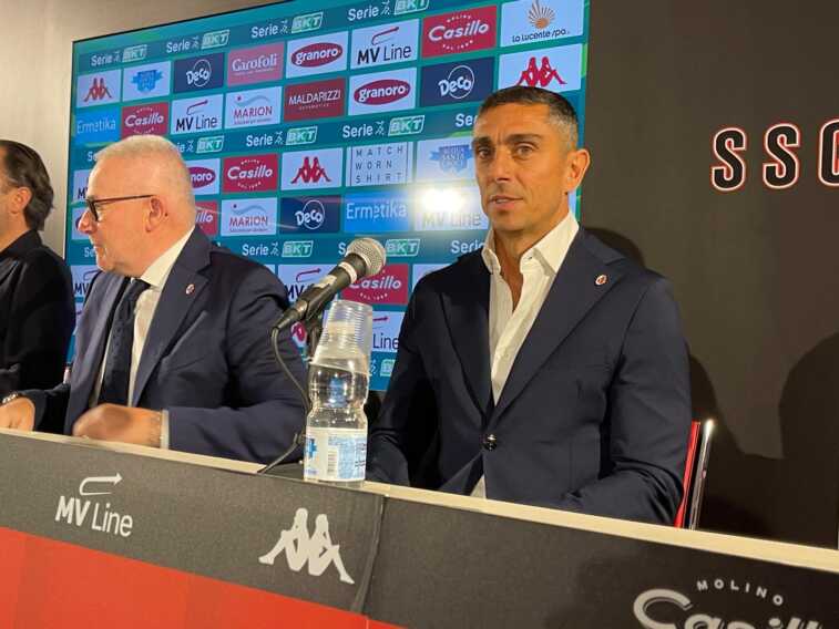 Bari, caccia a 12 giocatori. Longo e Magalini hanno le idee chiare: si lavorerà sul 3-4-2-1