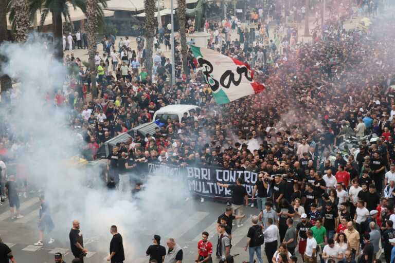 Galleria foto 'Bari, la marcia dei 5mila contro la multiproprietà: «Questo è solo l’inizio» – FOTO' - foto 6