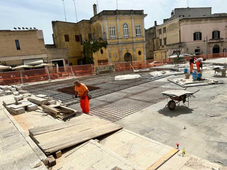Matera, lavori in corso a piazza San Francesco d’Assisi. Bennardi: «Il restyling sarà ultimato entro il 2 luglio»
