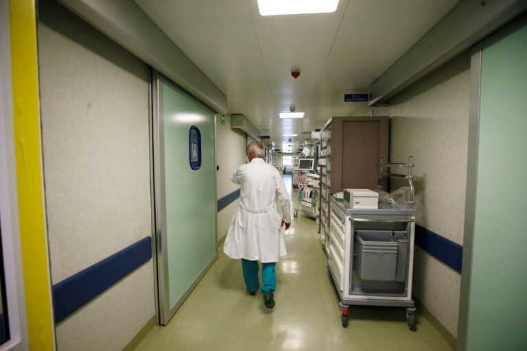 Bari, trans finisce in ospedale per un’appendicite ma gli fanno il test di gravidanza