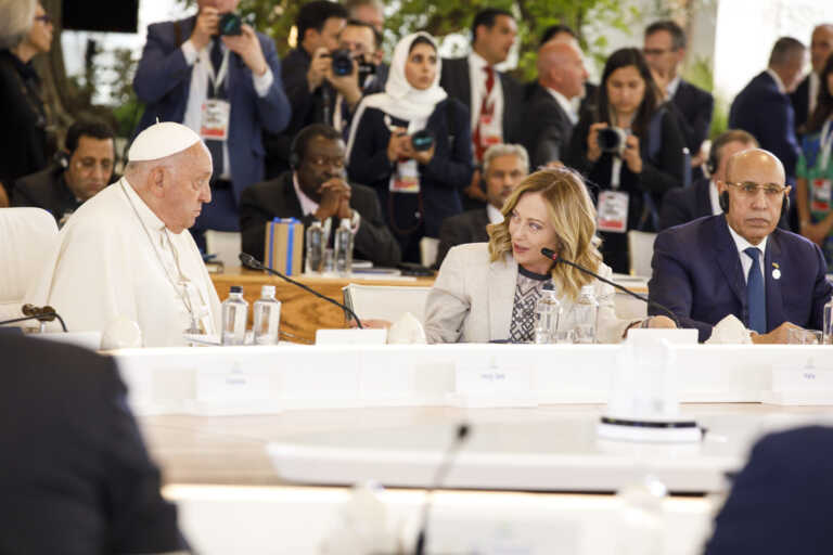 Papa Francesco al G7 in Puglia: «La politica crei le condizioni per un uso fruttuoso dell’IA»