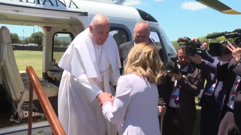Il G7 in Puglia: Papa Francesco a Borgo Egnazia. Ad accoglierlo la presidente Giorgia Meloni – VIDEO