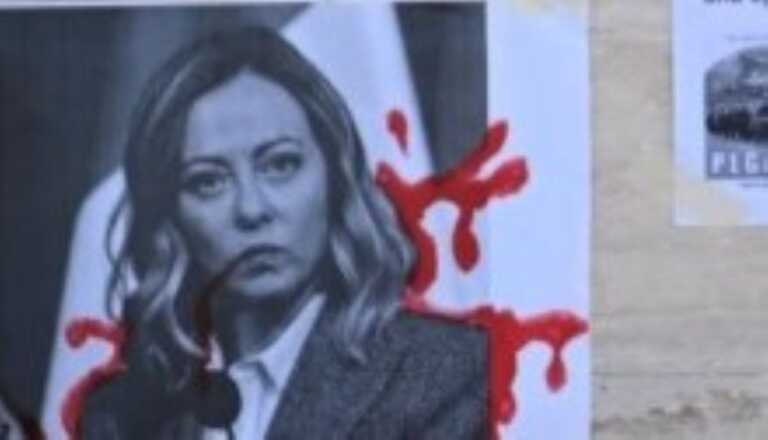 Galleria foto '“No G7” a Fasano, imbrattate con finto sangue le immagini dei leader. Il sindaco: «Iniziative di cattivo gusto»' - foto 1