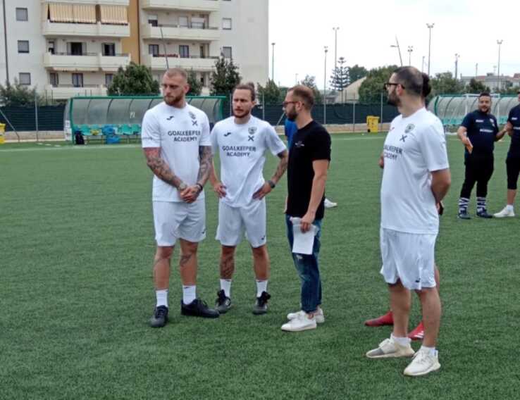 Giovani portieri pugliesi a scuola da Michele Di Gregorio: «Qui per aiutarli a crescere»