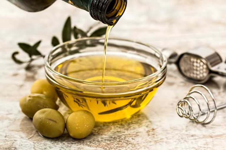 La Spagna abolisce l’Iva sull’olio e insidia l’Italia: cresce la concorrenza del prodotto iberico