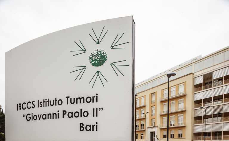 Bari, i “predoni” dell’Oncologico risarciscono per patteggiare
