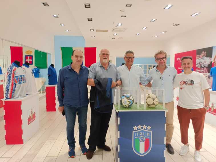 A Bari in mostra le maglie della Nazionale, Padalino: «Un onore aver vestito l’Azzurro» – VIDEO