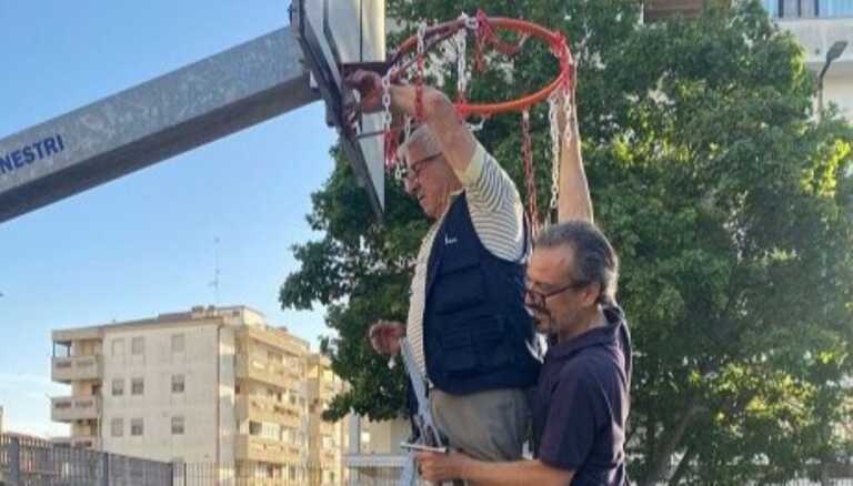 Matera, pronti i canestri per il playground: ripristino a tempo di record dopo il raid vandalico