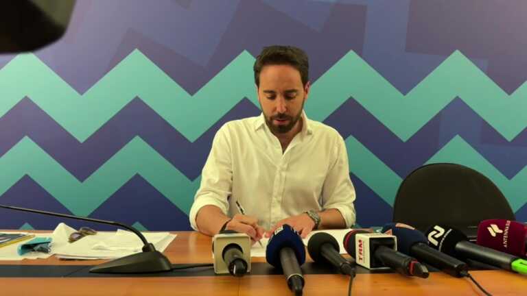 Verso il ballottaggio, Romito firma il “patto con i baresi”: «Non mi ricandido se non realizzo il programma»