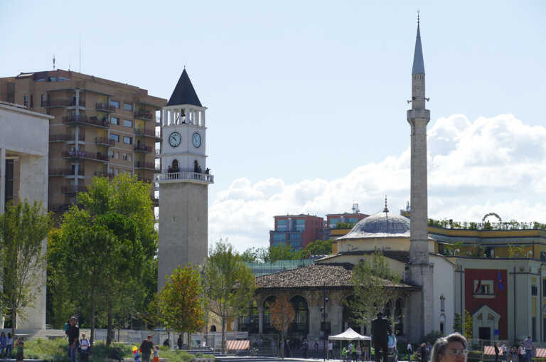 L’affitto è troppo alto, la Regione Puglia dice addio alla sede in Albania