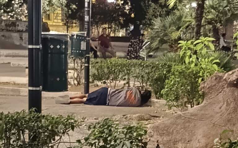 Degrado in piazza Umberto a Bari: «Una periferia nel centro, i cittadini sono stanchi»