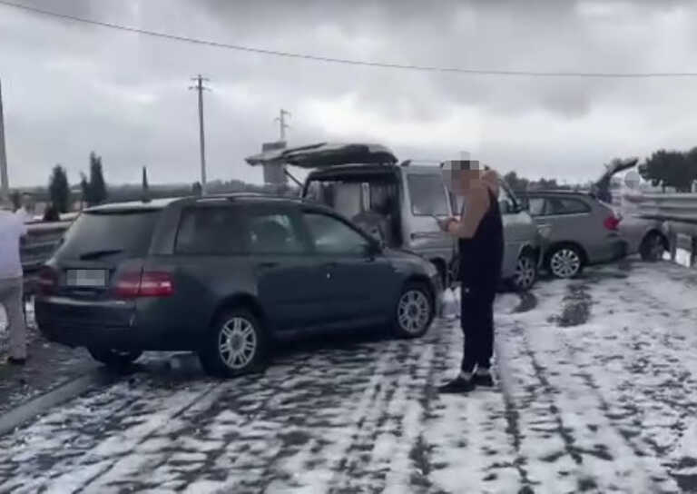 Violenta grandinata nel Foggiano, maxi tamponamento sulla strada statale 16: 8 feriti