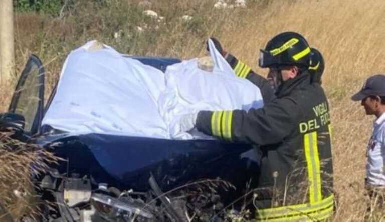 Galleria foto 'Scontro fra tre auto alle porte di Torre Chianca: muore una 52enne. Ferite 3 persone' - foto 1