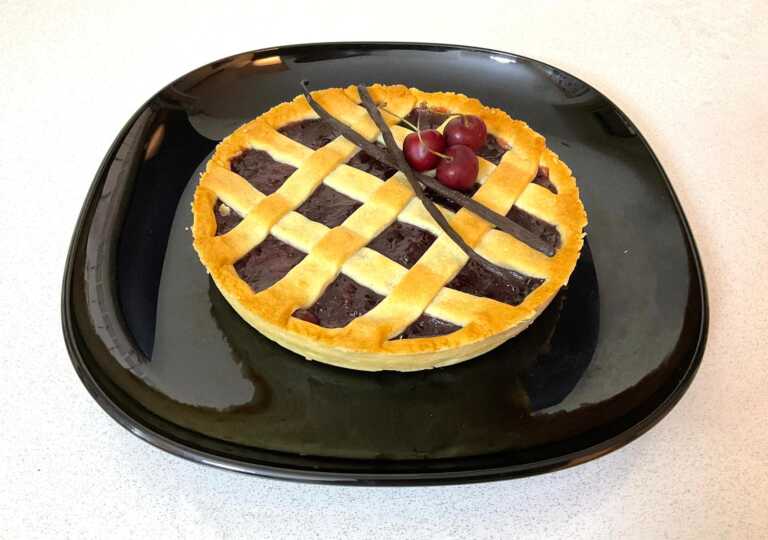 Crostata, il dolce (facile) da dispensa che esalta i sapori dell’estate – LA RICETTA