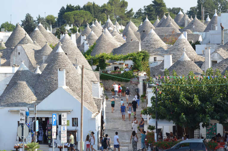 Tra i trulli per ribadire il no alla guerra: ad Alberobello un Consiglio comunale monotematico pubblico