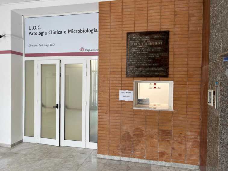 Andria, un buco nel muro dell’ospedale disonora la memoria dei Bonomo