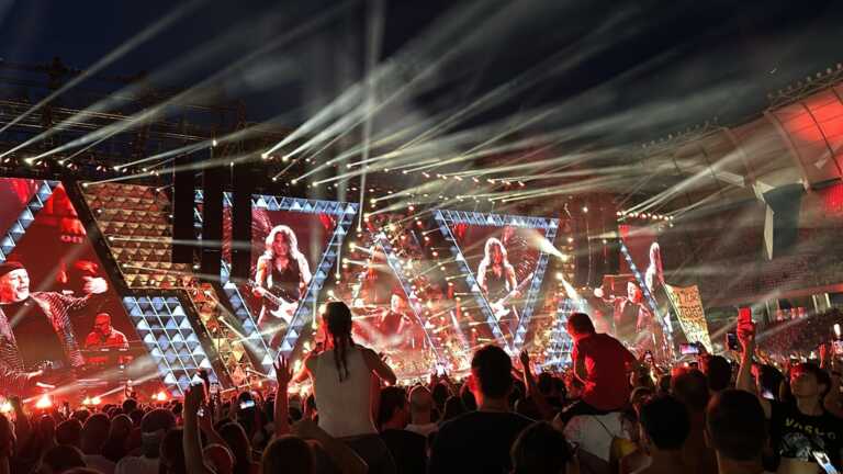 Vasco infiamma Bari: tripudio al “San Nicola” per il primo dei quattro concerti del Komandante – VIDEO