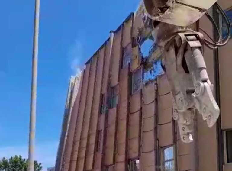 Bari, quasi demolita l’ex sede della Gazzetta: presto la costruzione del Palazzo del Mezzogiorno – VIDEO