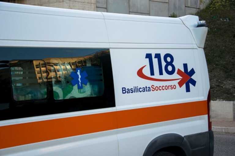 Malore in spiaggia a Nova Siri: muore una donna di 71 anni. Inutili i soccorsi