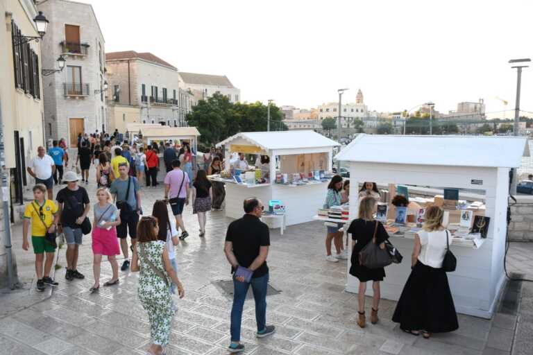 “Lungomare di Libri” si riconferma un successo: 26 librerie e ospiti d’eccezione a Bari – FOTO