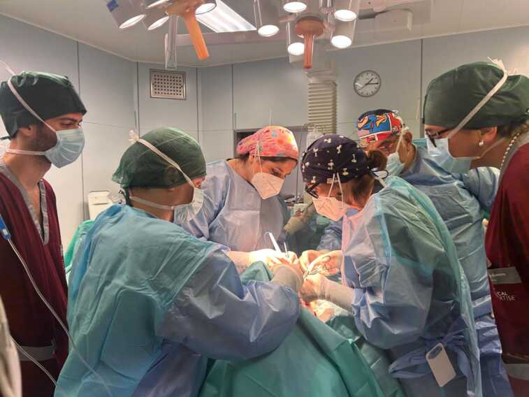 Bari, 8 chirurghi da tutta Italia al Policlinico per la formazione avanzata sugli interventi alla tiroide – VIDEO
