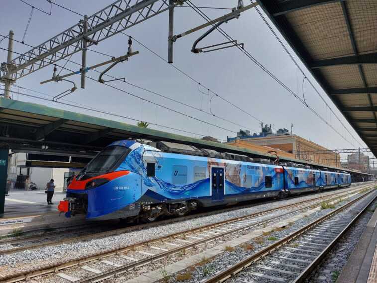 Le vacanze in Puglia in treno: l’offerta estiva per le spiagge e le città d’arte dal Gargano al Salento