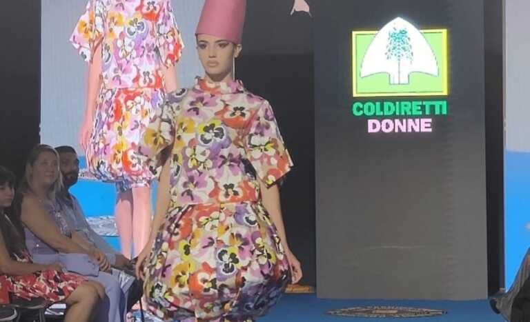 A Roma sfila l’abito da vivaio salentino: la mise “contadina” di Lomuto in passerella