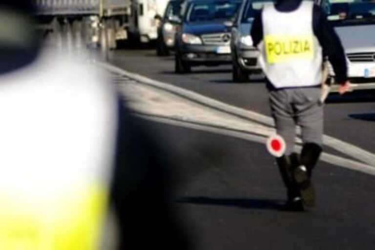 Incidente nel nord Barese, un tir finisce su un cantiere: nessun ferito. Disagi e code in autostrada