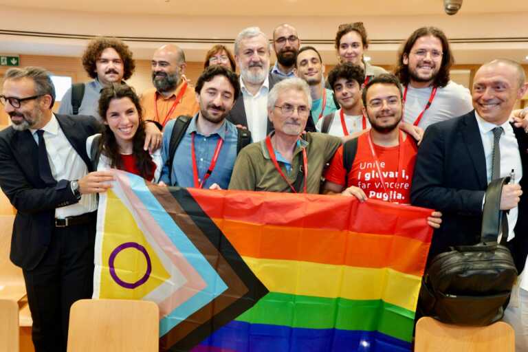 Entra in vigore la legge a tutela dei diritti Lgbtq+ in Puglia, Emiliano: «Tuteliamo le differenze»