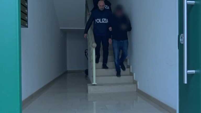 Picchia la figlia che rifiuta un matrimonio combinato: 37enne pakistano arrestato a Matera – VIDEO