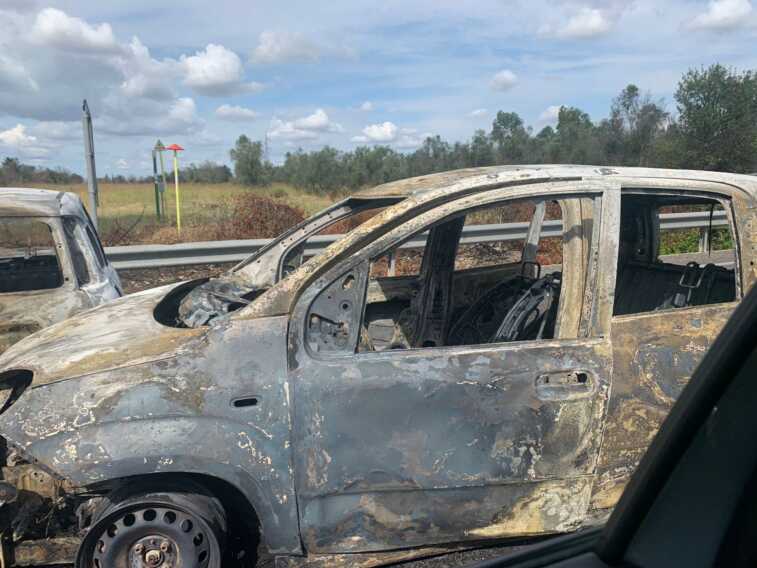 Galleria foto 'Assalto a un portavalori sulla statale 613: auto in fiamme e colpi di armi da fuoco. Bottino da 3 milioni – VIDEO' - foto 2