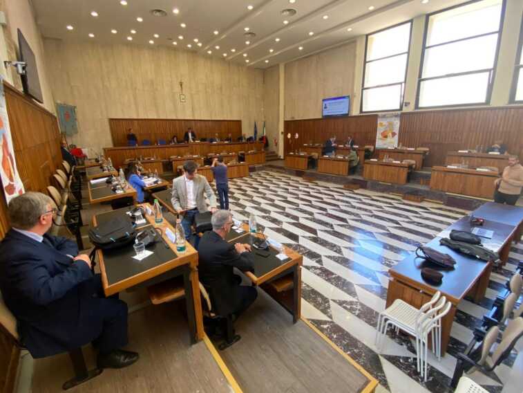 Slitta il monotematico su Brindisi Multiservizi, settimana cruciale per la Giunta