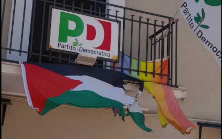 Modugno, bruciate bandiere della pace e della Palestina fuori dal circolo del PD: «Non ci faremo intimidire»