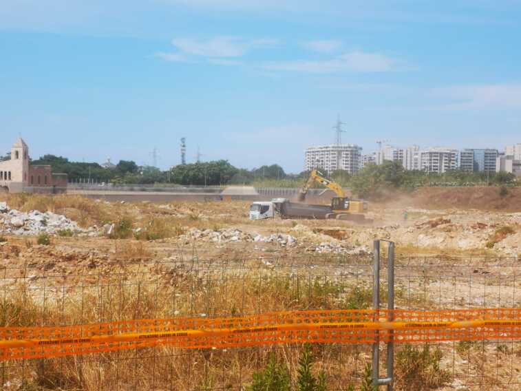 Bari, lavori davanti al San Nicola: ruspe in azione su un vecchio campo di prigionia
