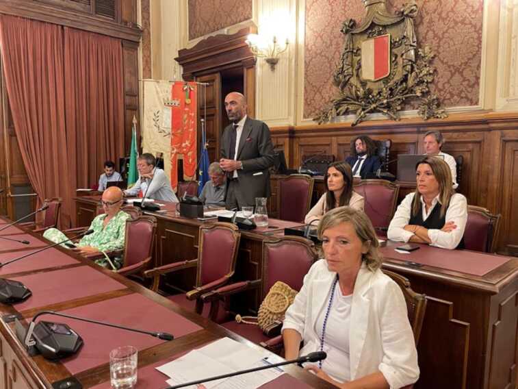 Bari, ultima riunione per la giunta-ponte: conto alla rovescia per l’esecutivo Leccese