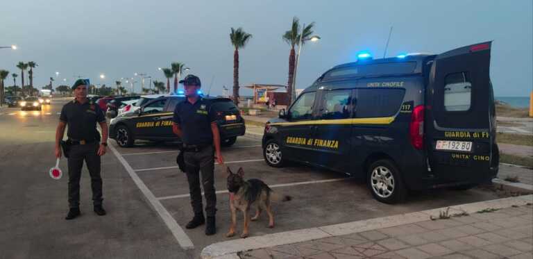 Galleria foto 'Controlli dei finanzieri nei luoghi della movida nel Salento: sequestrate diverse dosi di droga' - foto 1