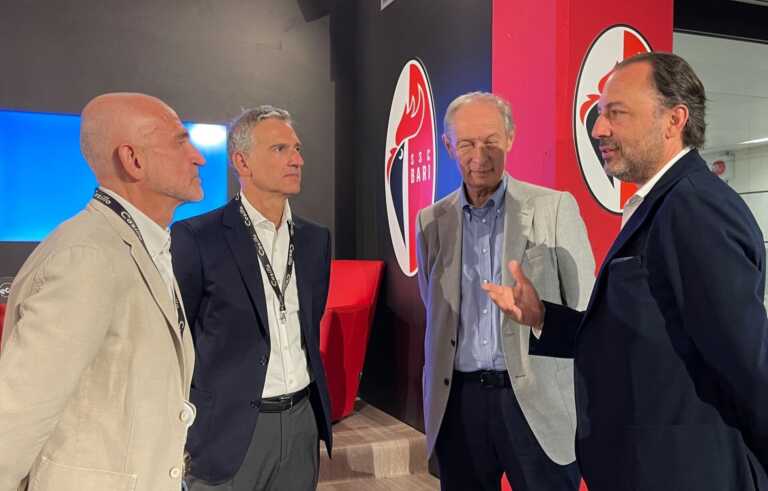 Bari, altro che divorzi. De Laurentiis rilancia: «Dopo gli insulti mi auguro si riaccenda la passione»