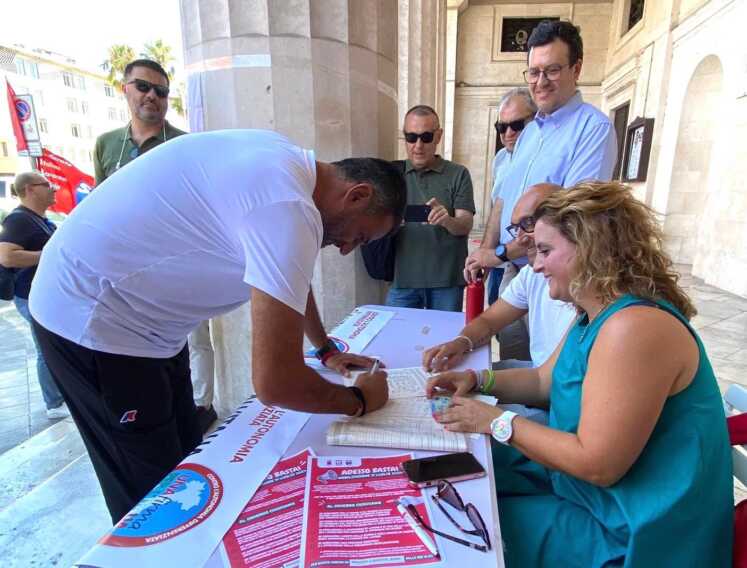 Autonomia differenziata, Decaro firma per il referendum: «Italia compatta contro la riforma»
