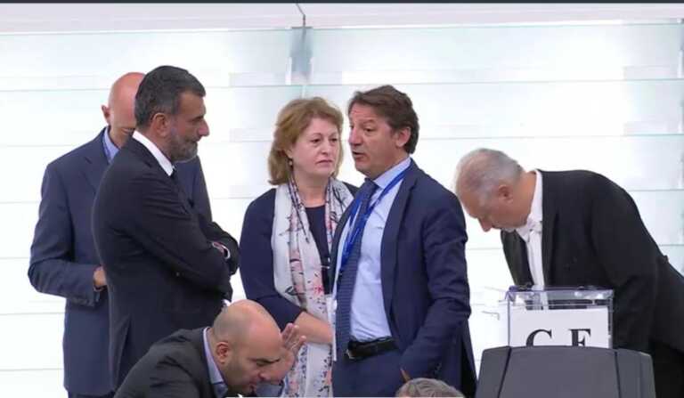 Galleria foto 'Parlamento europeo: Metsola rieletta presidente. Decaro fa lo scrutatore e scherza: «Ho già fatto carriera»' - foto 1