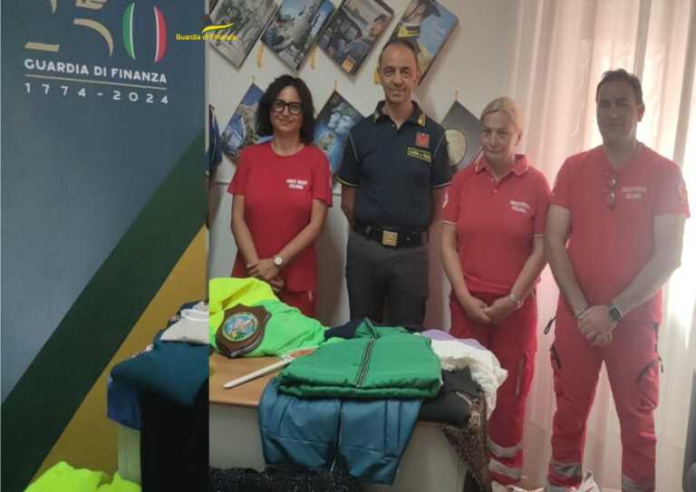 Lucera, la Guardia di finanza dona in beneficenza 300 capi di abbigliamento sequestrati