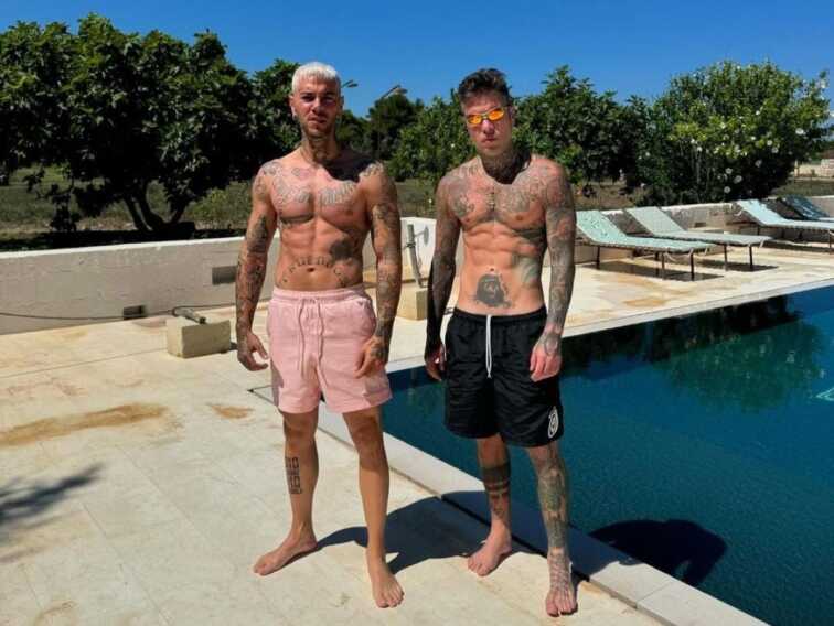 Fedez ancora a Masseria Almadava a Polignano: è con Emis Killa, entrambi ospiti dell’Rds Festival