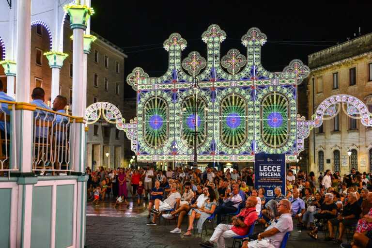 Lecce, si avvicina la festa di Sant’Oronzo e scoppia la polemica: «Giostre a 3 euro e basta ‘portoghesi’»
