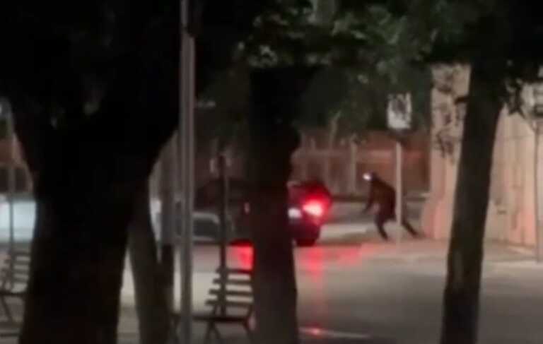 Altamura, furto di vestiti in un negozio d’abbigliamento: la scena ripresa da un passante – VIDEO