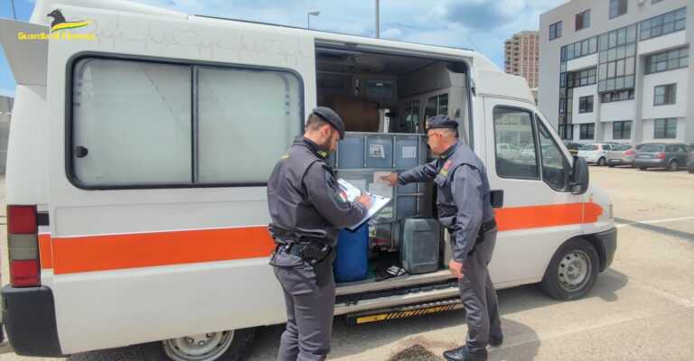 Sull’ambulanza trasporta mille litri di gasolio di contrabbando: denunciato un uomo nel Tarantino