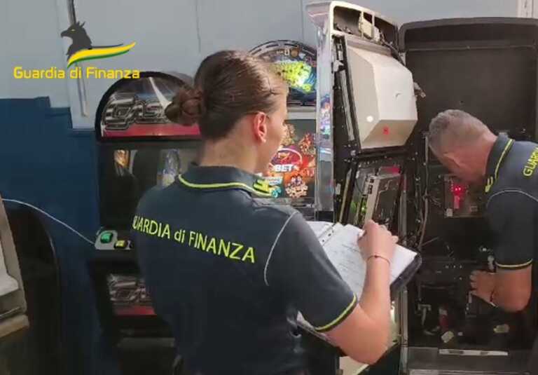 Controlli nelle sale gioco nel Barese: sigilli a slot e totem, sanzioni per quasi un milione di euro
