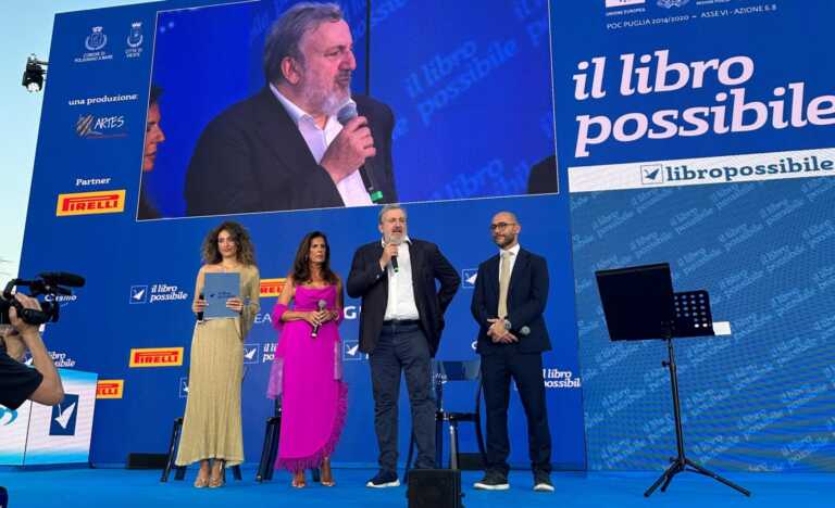 Polignano, “Il Libro possibile” nel segno dell’amore. Emiliano: «In Puglia lo tuteliamo per legge» – VIDEO