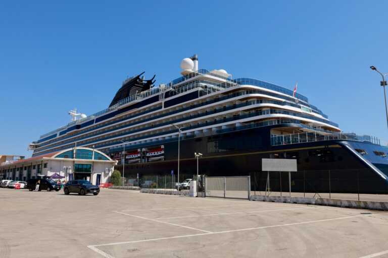Arriva a Brindisi la nave di lusso Explora di Msc, Emiliano: «Cresce la reputazione della Puglia» – VIDEO