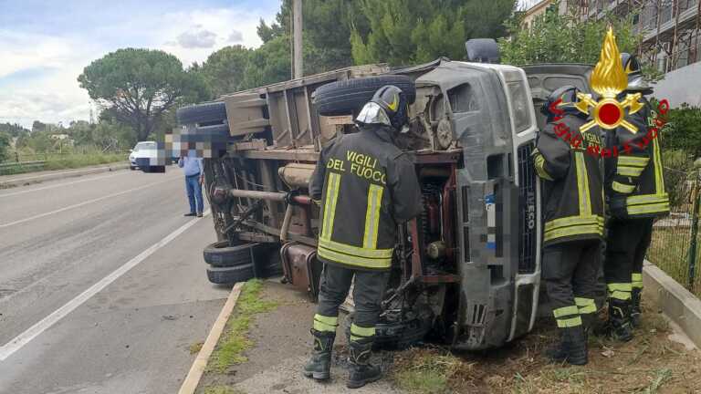Perde il controllo del furgone e si ribalta all’altezza di una curva: illeso un 27enne a Matera