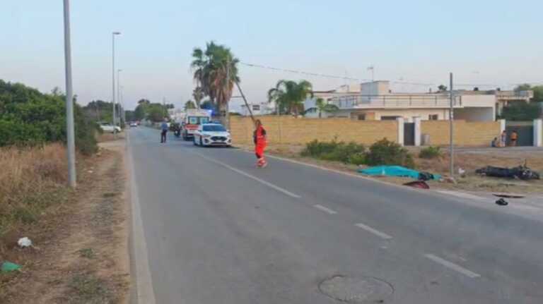 Galleria foto 'Perde il controllo della moto e finisce contro i segnali stradali: muore un 18enne nel Salento' - foto 1
