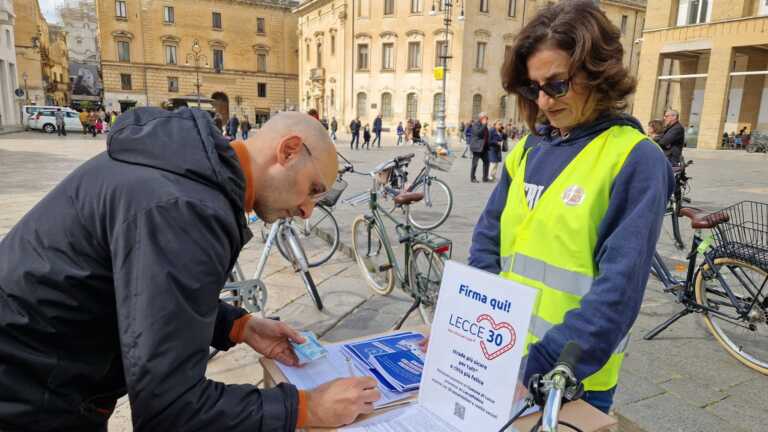 Lecce, in 1300 chiedono il limite di 30 chilometri all’ora. La sindaca Poli Bortone: «Sì al referendum»